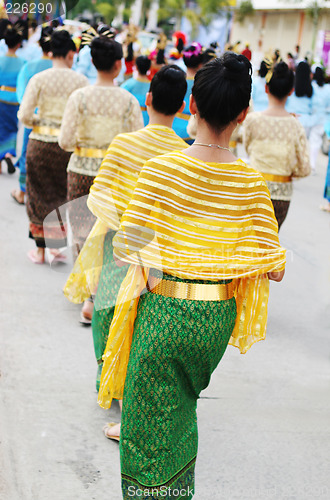 Image of Women in traditional Thai dress