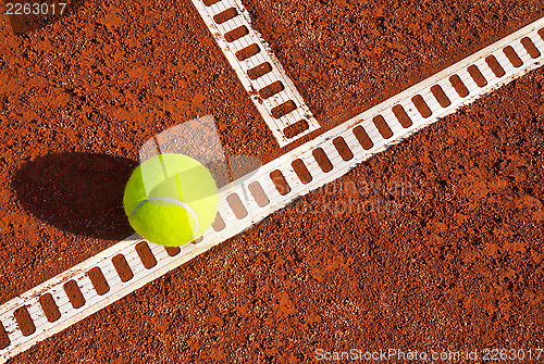 Image of tennis ball on a tennis court