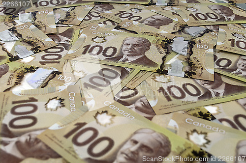 Image of 100 Canadian dollar banknotes.