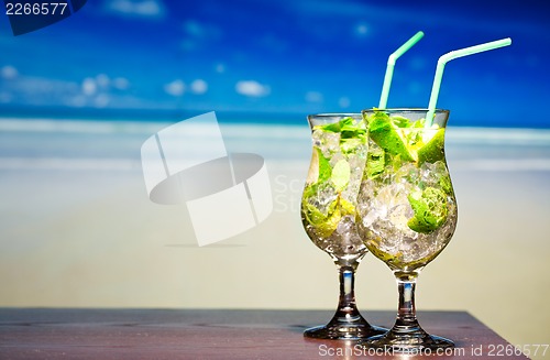 Image of cocktail with lime and mint