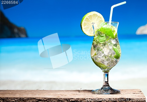 Image of cocktail with lime and mint