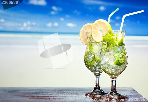 Image of cocktail with lime and mint