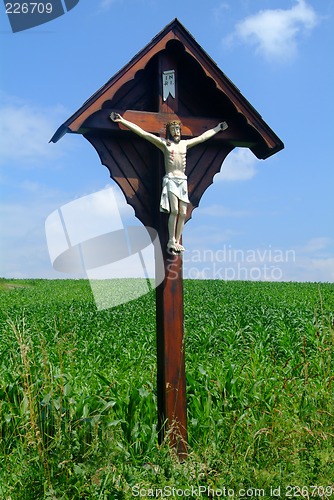 Image of cross in a field