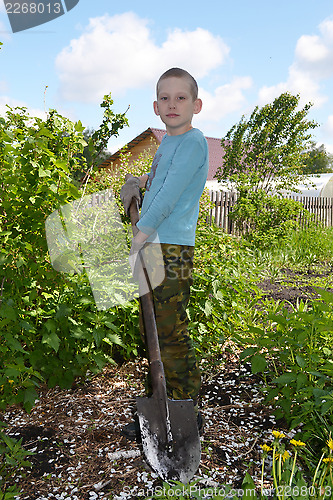 Image of the teenage boy with a shovel