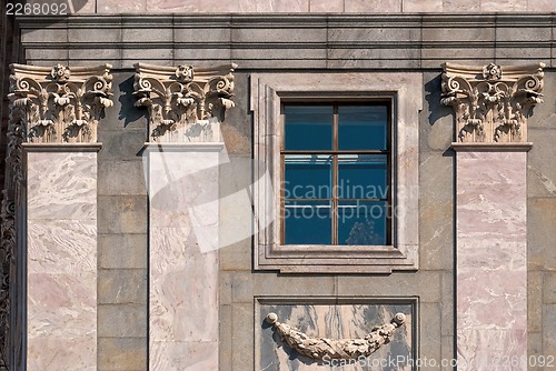 Image of Windows with columns.