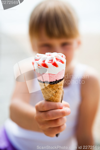 Image of Ice cream held by young girl