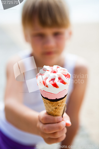 Image of Ice cream held by young girl