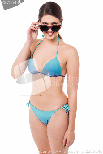 Image of Flirtatious young babe in bikini and goggles