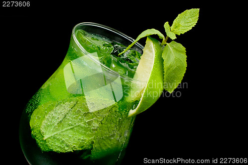 Image of cocktail with lime and mint closeup