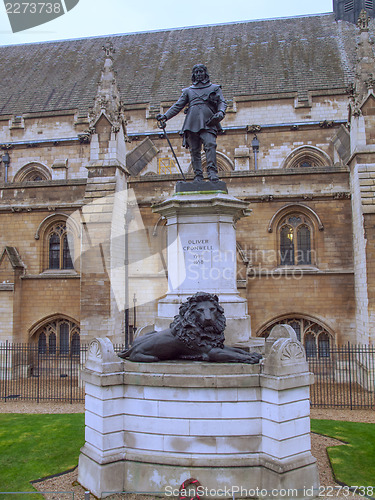 Image of Oliver Cromwell statue