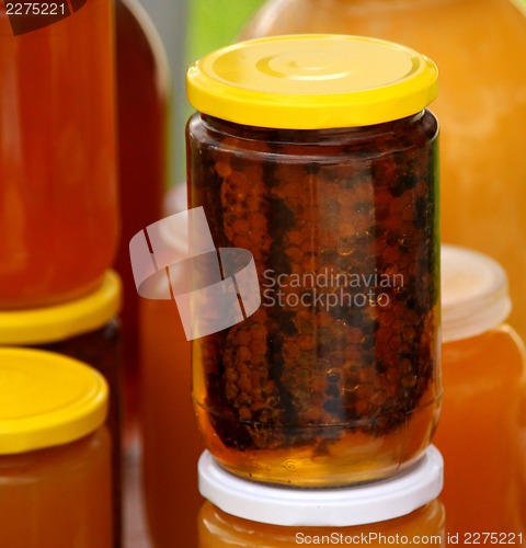 Image of A honeycomb and a honey in a glass jar