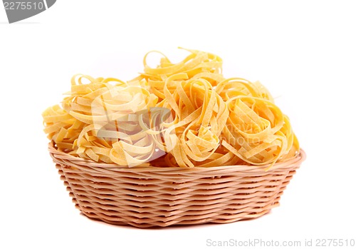 Image of Tagliatelle paglia e fieno at round woven straw basket