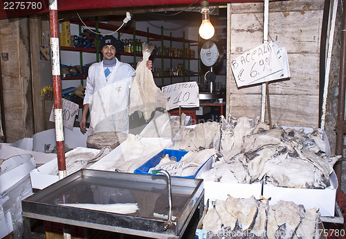 Image of fishmonger sells cod 