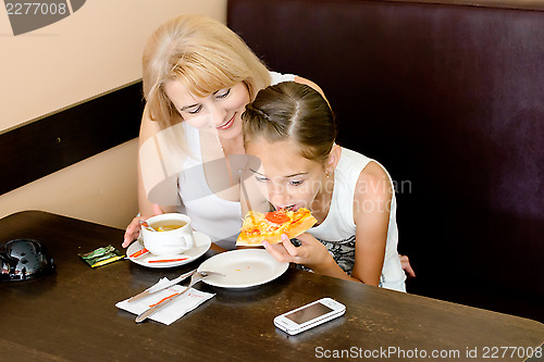 Image of Mother and daughter