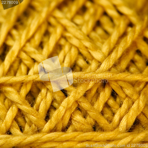 Image of Yellow Cord ball closeup.