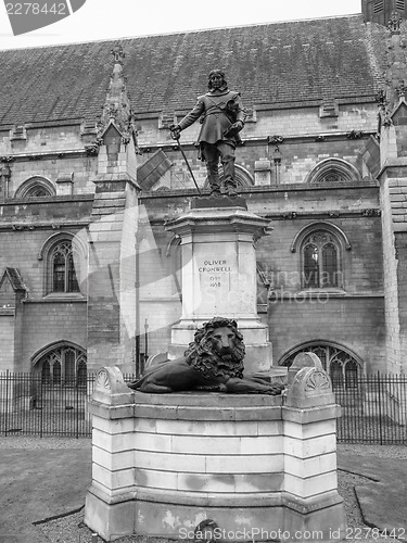 Image of Oliver Cromwell statue