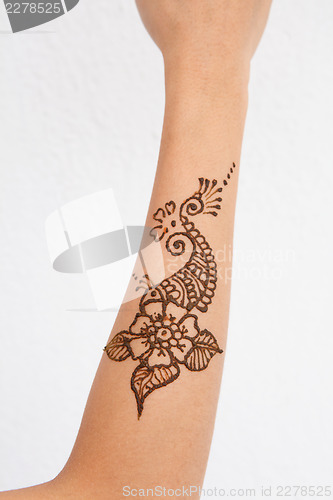 Image of Henna apply on hand 