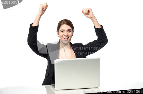 Image of Excited businesswoman raising her arms up