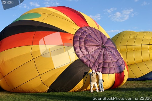 Image of hot air balloon - preparing for flight