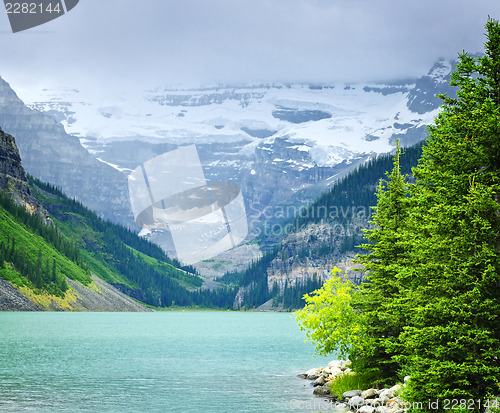 Image of Lake Louise with mountains