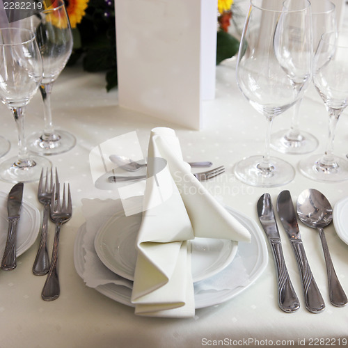 Image of Formal ltable setting