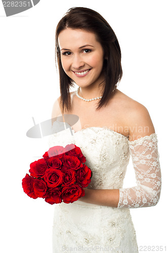 Image of Smiling bride with a rose bouquet