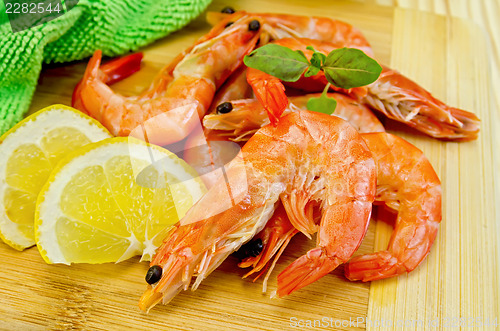 Image of Shrimps on board with lemon slices