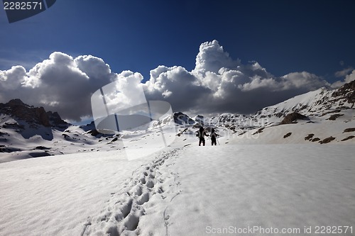 Image of Hikers on snow plateau