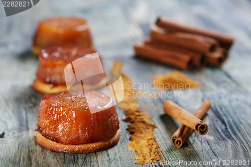 Image of Tarte Tatin with apples and cinnamon.