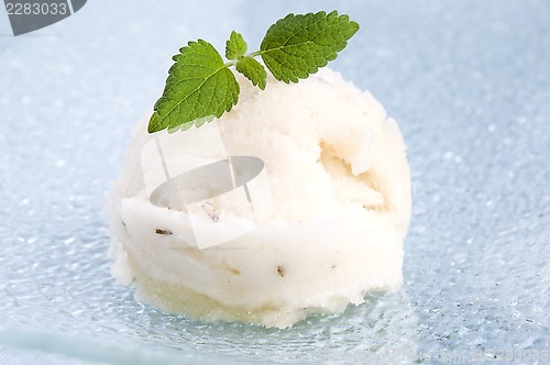 Image of lemon sorbet with lavender