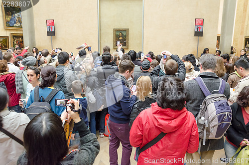 Image of Visitors admire the portrait of Mona Lisa