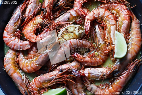 Image of fried tiger prawns with garlic and lime