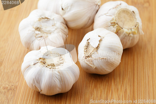 Image of Garlic on wooden plank