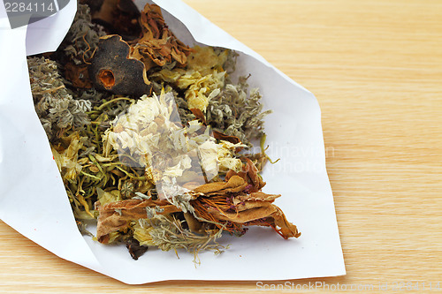 Image of Chinese herbal medicine in paper packing