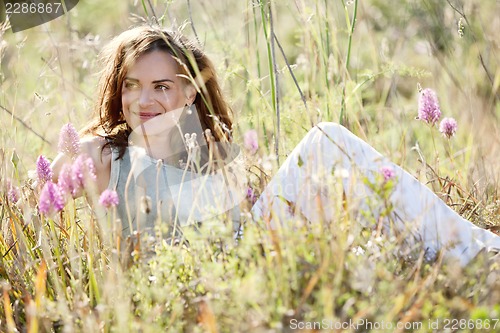 Image of adult brunette woman smiling in summertime outdoor