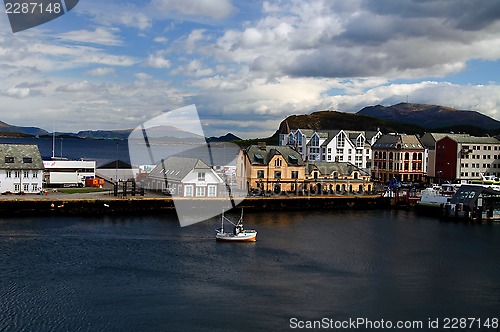 Image of Fishingboat comming to town