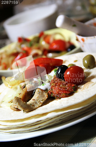 Image of Mexican food with tortillas and nachos 	