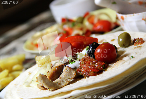 Image of Mexican food with tortillas and nachos 	