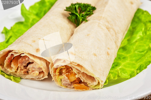 Image of fried chicken meat at pitta bread