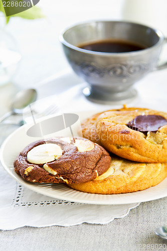 Image of Soft cookies wth chocolate and white chocolate 