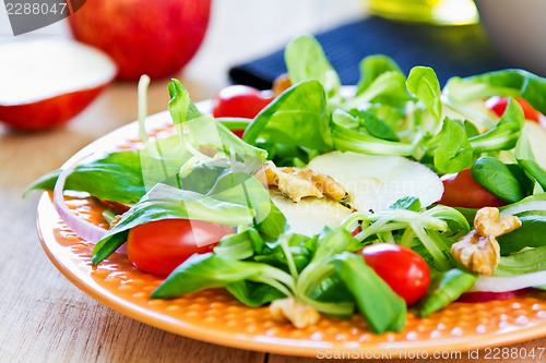Image of Mâche with Apple and Walnut salad