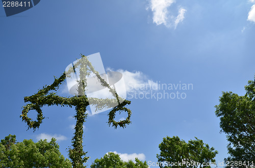 Image of Midsummer pole at sky