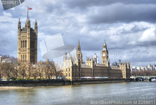 Image of Houses of Parliament and big ben with Thames river