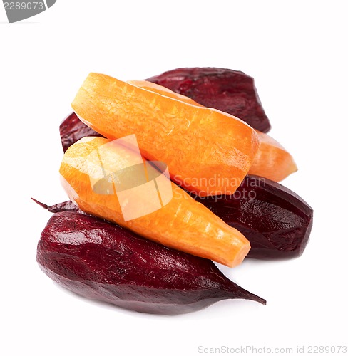 Image of beet and the carrots peeled of a peel