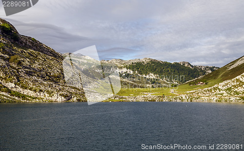 Image of lake Enol