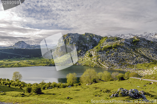 Image of lake Enol