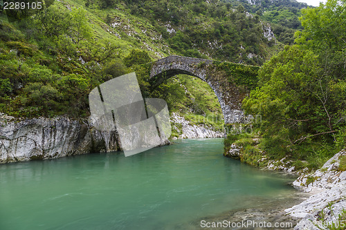 Image of Roman stone bridge in Asturias