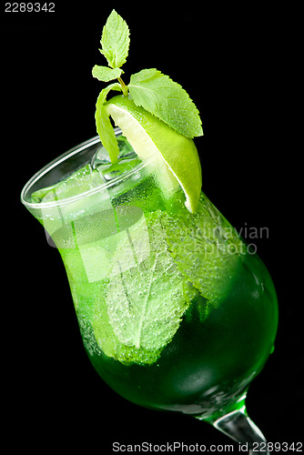 Image of cocktail with lime and mint closeup