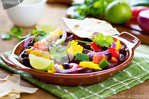 Image of Bean salad with tortilla