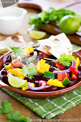 Image of Bean salad with tortilla